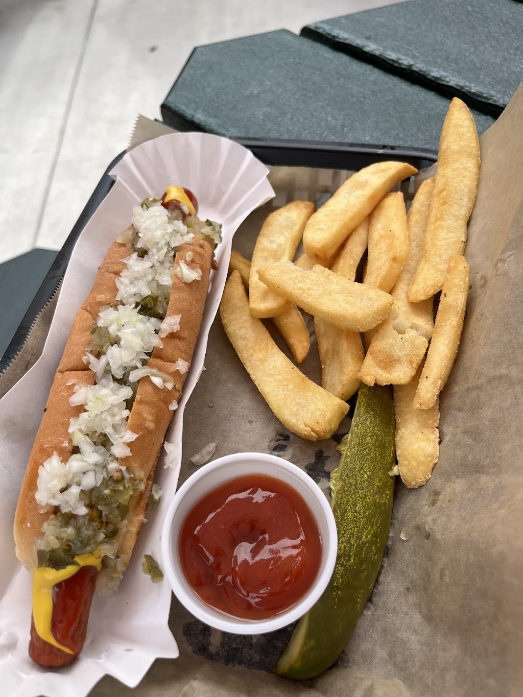 Bay Street Dawgs | restaurant | 108 Bay St, Daytona Beach, FL 32114, USA | 3864927589 OR +1 386-492-7589
