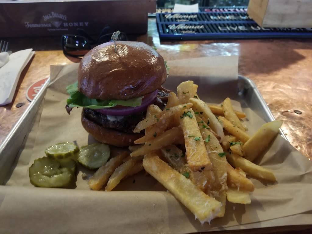 Rookies Sports Bar & Grill | restaurant | 321 1st St, Benicia, CA 94510, USA | 7077467665 OR +1 707-746-7665