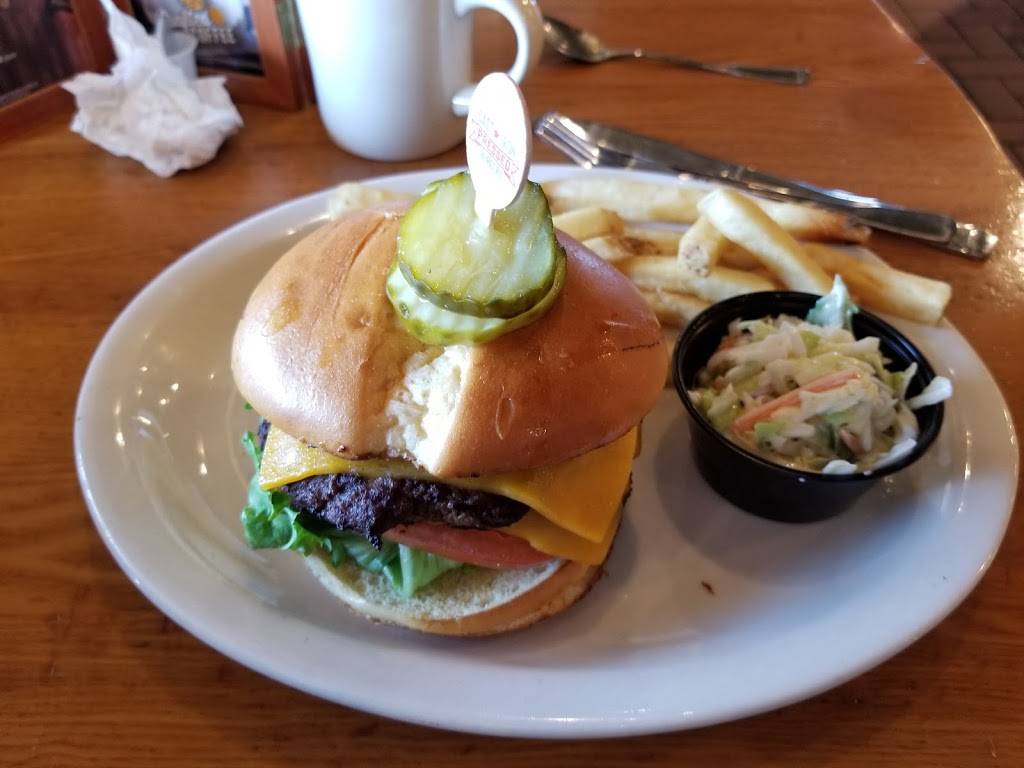 Cracker Barrel Old Country Store | restaurant | 15 Riverton Commons Plaza, Front Royal, VA 22630, USA | 5406358052 OR +1 540-635-8052