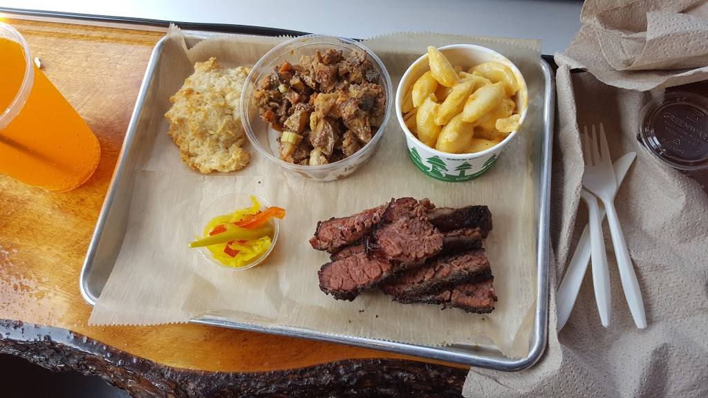 The Q Smokehouse | restaurant | 225 S James St, Ludington, MI 49431, USA | 2314253933 OR +1 231-425-3933