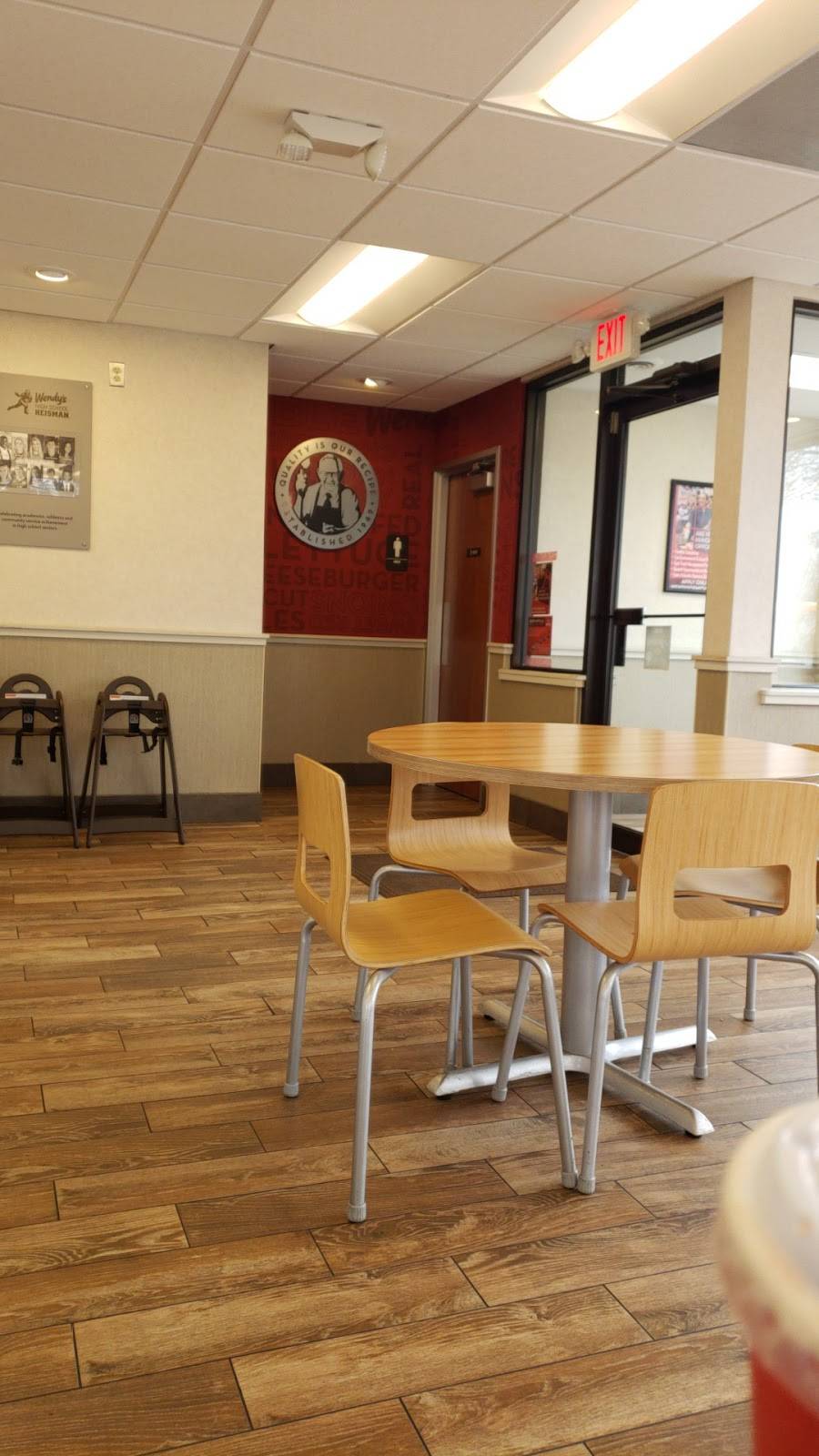 Wendys | restaurant | 18800 Mack Ave, Grosse Pointe Farms, MI 48236, USA | 3136401399 OR +1 313-640-1399