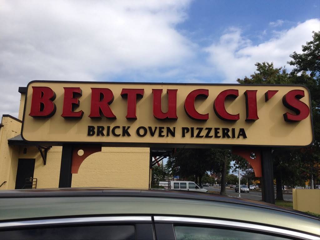 Bertuccis Italian Restaurant | restaurant | 4054 Mystic Valley Pkwy, Medford, MA 02155, USA | 7813969933 OR +1 781-396-9933