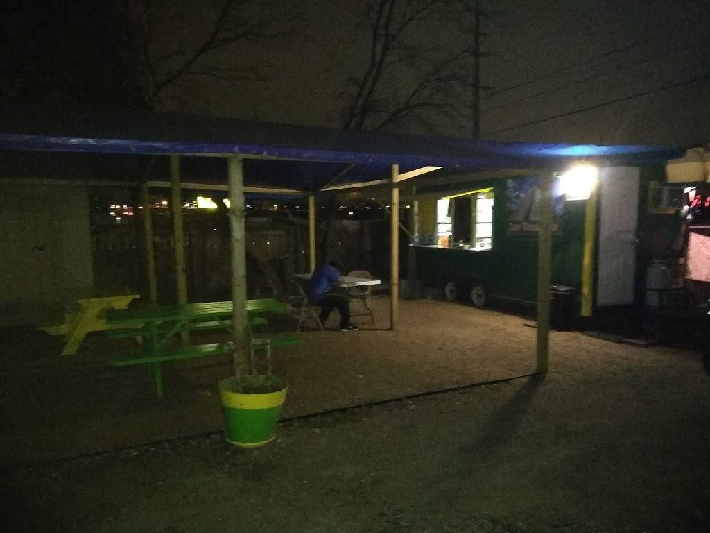 Three Chicks Soul Food | restaurant | 1716 W Howard Ln, Austin, TX 78727, USA | 5129092573 OR +1 512-909-2573