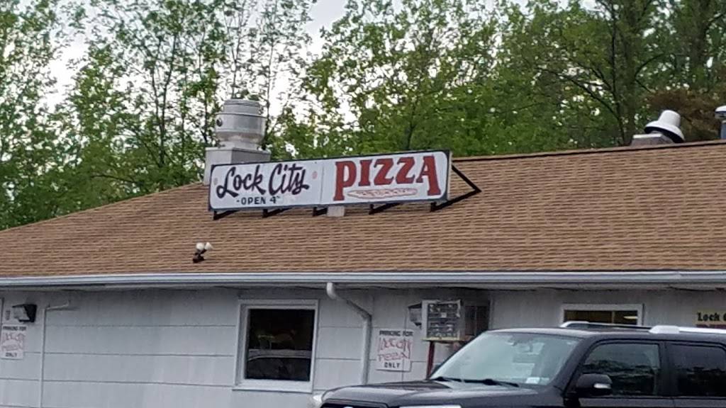 Lock City Pizza | restaurant | 379 Davison Rd, Lockport, NY 14094, USA | 7164333413 OR +1 716-433-3413