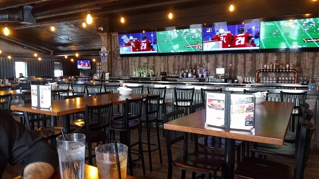 Chucks Roadhouse Bar & Grill | restaurant | 6675 Tecumseh Rd E, Windsor, ON N8T 1E7, Canada | 2262219800 OR +1 226-221-9800