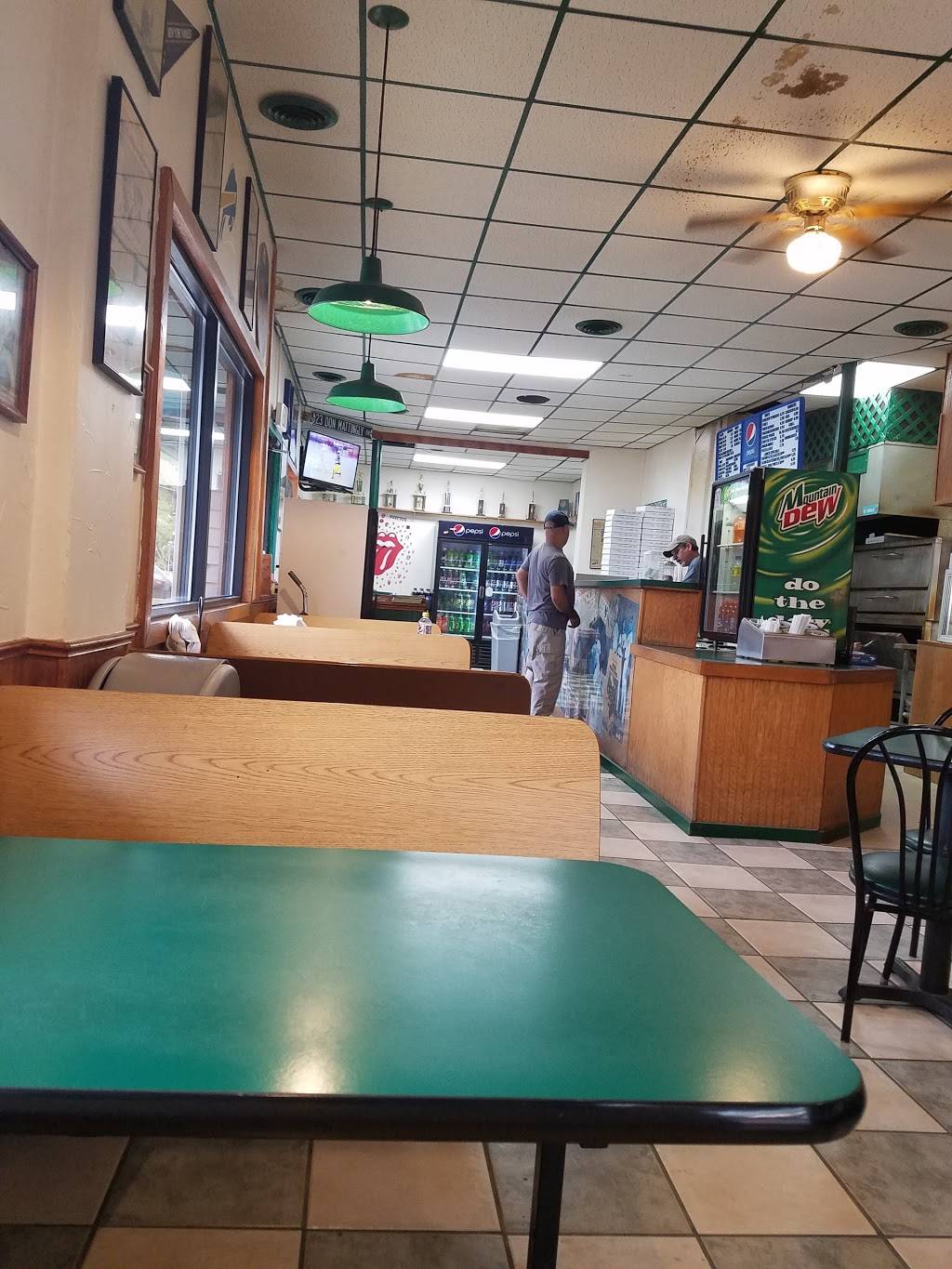 Santinos Pizza | restaurant | 2 Main St, Oakfield, NY 14125, USA | 5859485266 OR +1 585-948-5266