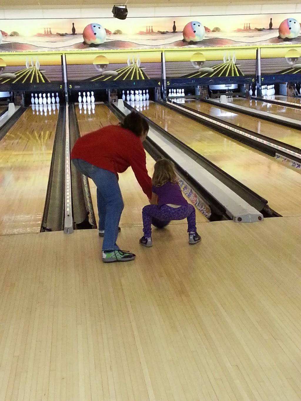 Pence Lake Erie Lanes | restaurant | 4523 Liberty Ave, Vermilion, OH 44089, USA | 4409675260 OR +1 440-967-5260