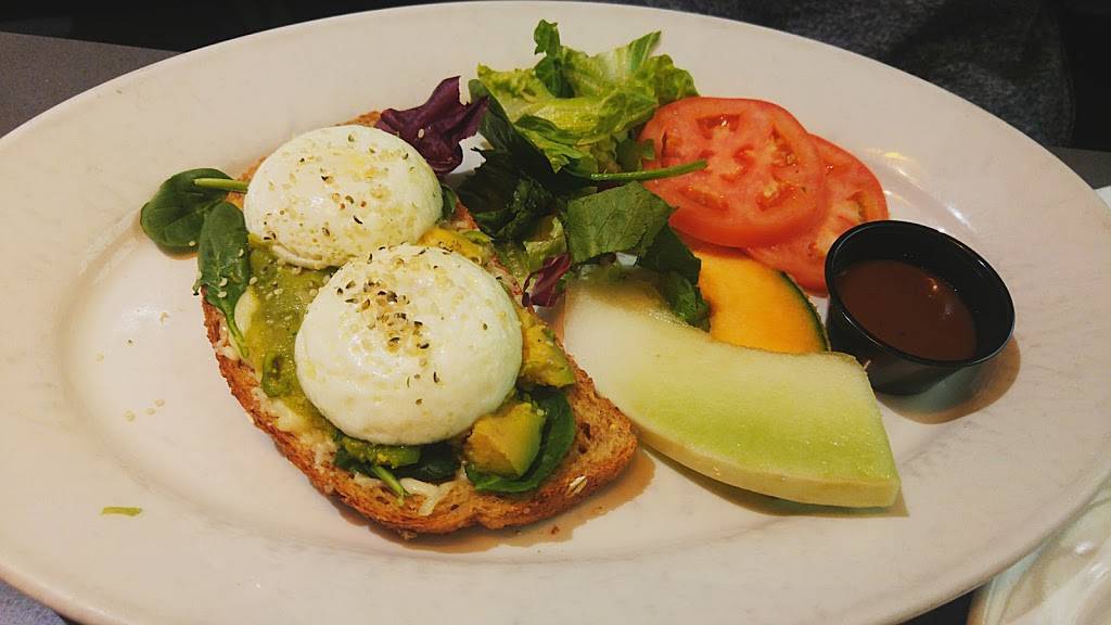 The Pickle Barrel | restaurant | 6508 Yonge St, North York, ON M2M 3X4, Canada | 4162264444 OR +1 416-226-4444