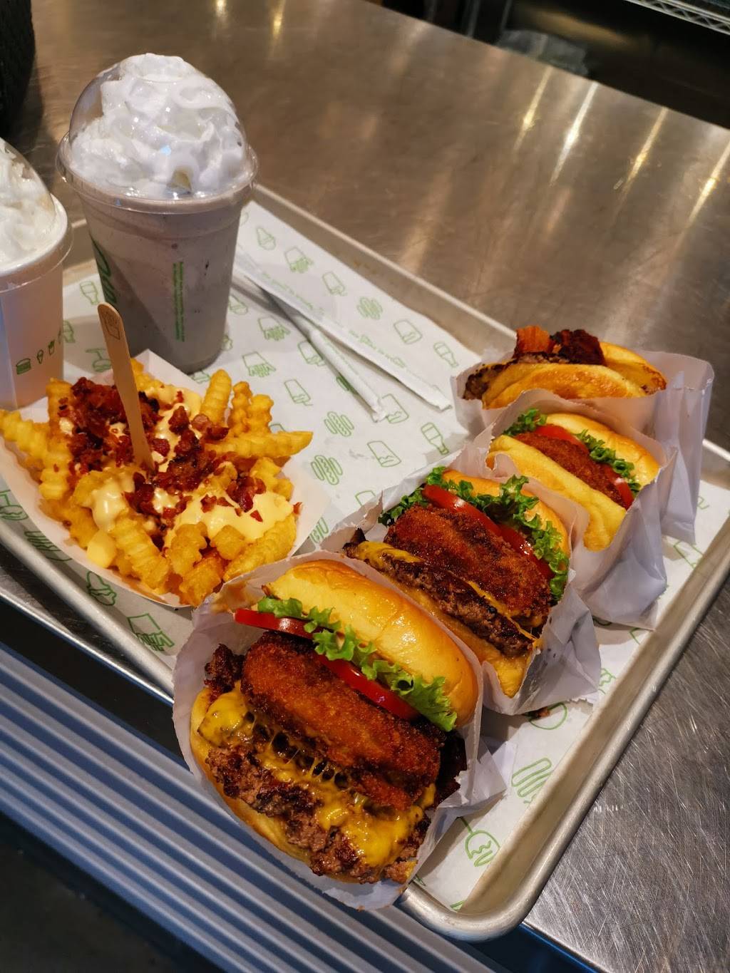 Shake Shack | restaurant | 200 Summit Blvd Suite 100, Birmingham, AL 35243, USA | 2053542771 OR +1 205-354-2771