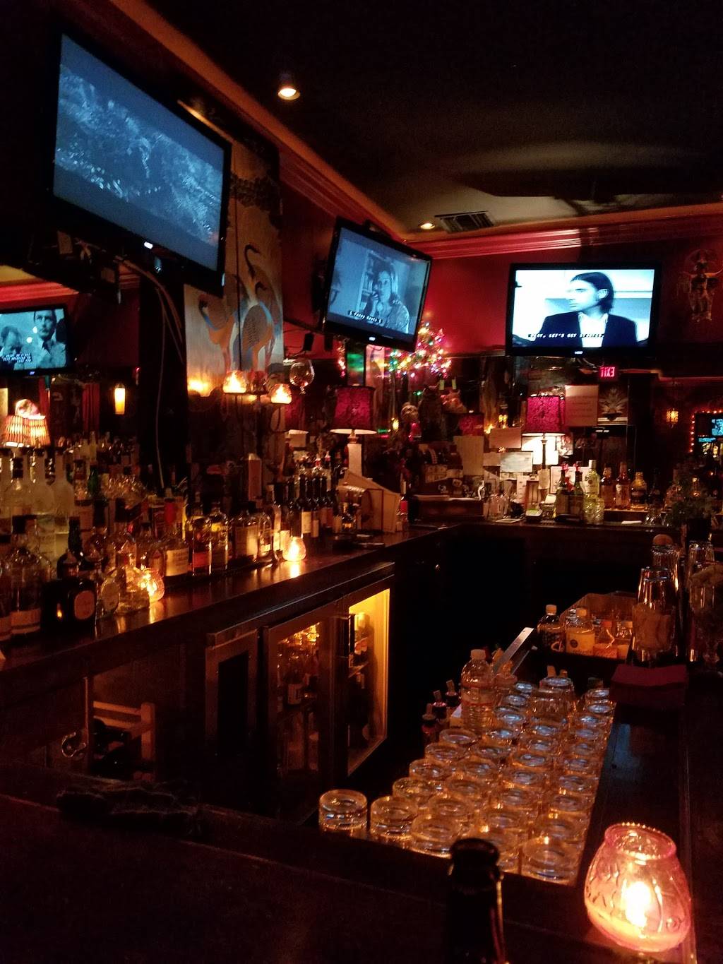 Red Door | restaurant | 10057 Riverside Dr, Toluca Lake, CA 91602, USA | 8182773884 OR +1 818-277-3884