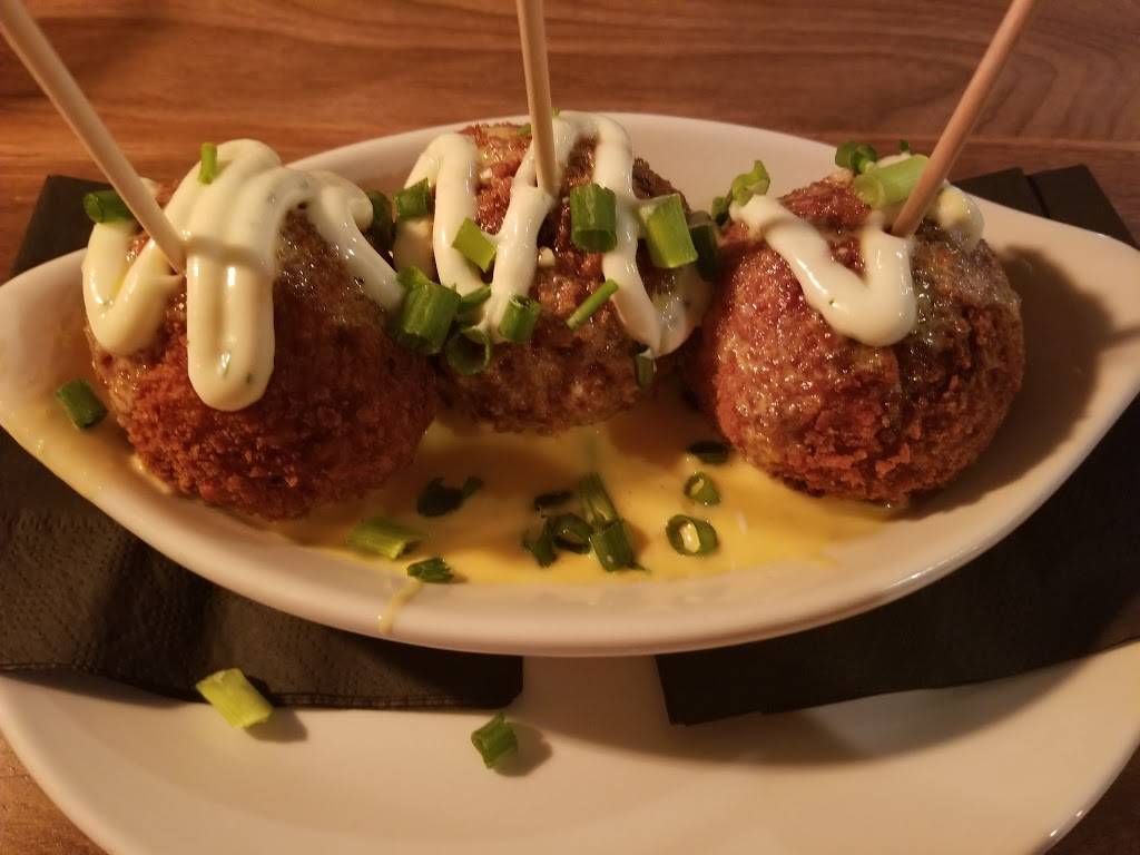 Gilroys Kitchen + Pub + Patio | restaurant | 1238 8th St, West Des Moines, IA 50265, USA | 5158091727 OR +1 515-809-1727