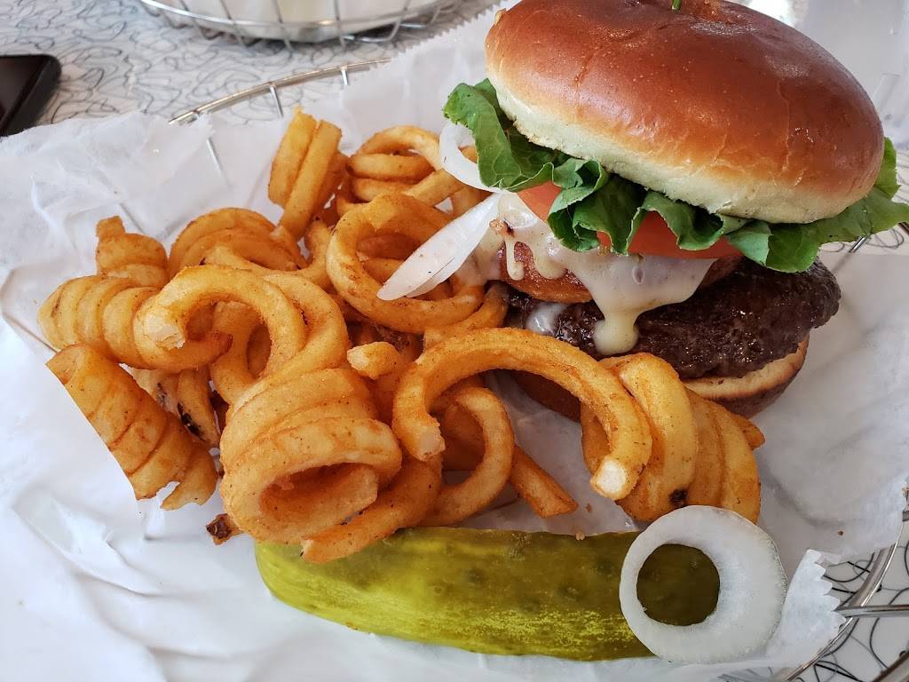 Curley Cone | restaurant | 12850 W M 179 Hwy, Wayland, MI 49348, USA | 2697926560 OR +1 269-792-6560