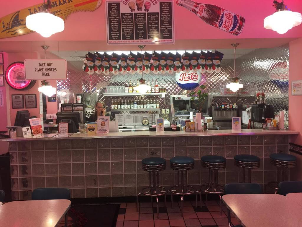 Cheeburger Cheeburger | restaurant | 13311 Manchester Rd, Des Peres, MO 63131, USA | 3148219900 OR +1 314-821-9900