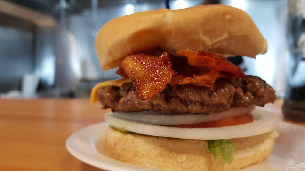 Tailgate Grill | restaurant | 1106 W Broad St, Waynesboro, VA 22980, USA | 5409418451 OR +1 540-941-8451