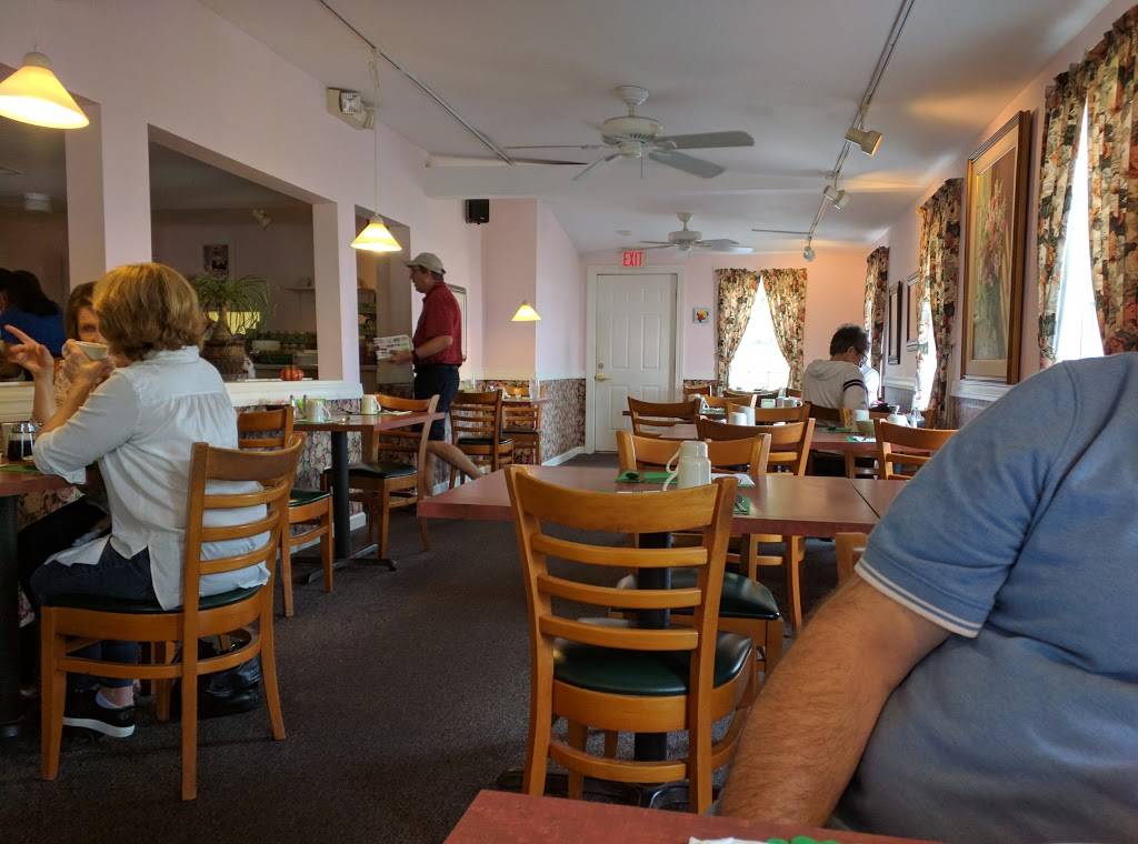 Roses Restaurant | restaurant | 160 Housatonic St, Lee, MA 01238, USA | 4132433333 OR +1 413-243-3333