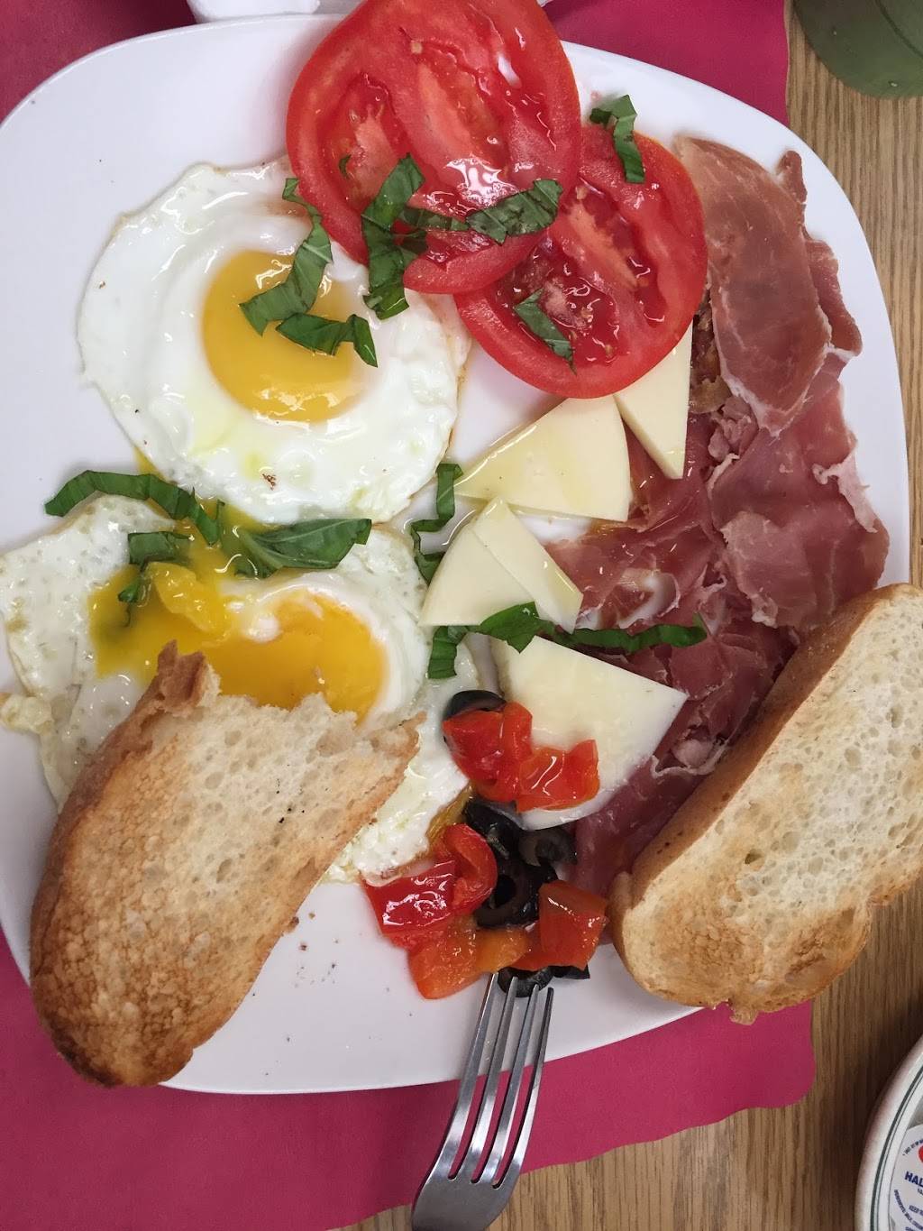 Crostini | restaurant | 201 Meadow St, Branford, CT 06405, USA | 2034881040 OR +1 203-488-1040