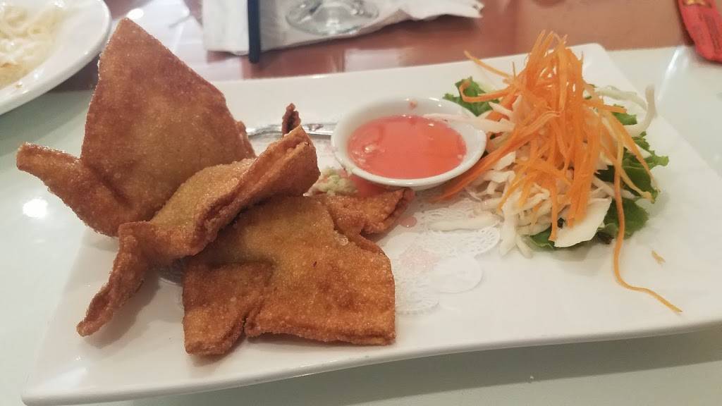 Krystal Thai | restaurant | 230 W Virginia St, Crystal Lake, IL 60014, USA | 8154440004 OR +1 815-444-0004