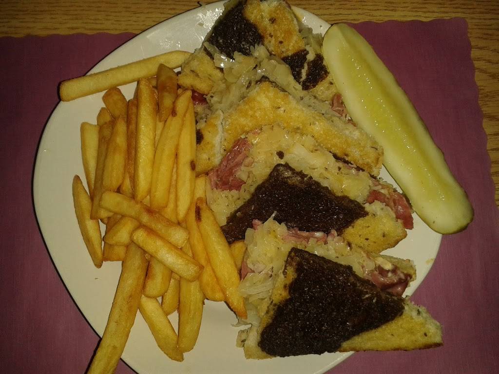 The Garden Restaurant | restaurant | 4912 Gardenville Rd, Pittsburgh, PA 15236, USA | 4128359651 OR +1 412-835-9651