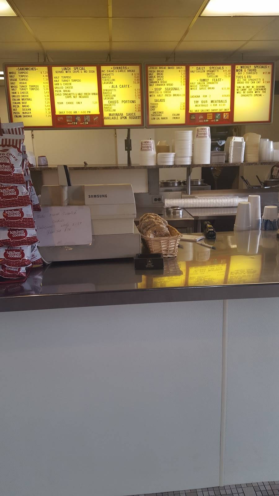 La Gondola Spaghetti House | restaurant | 914 N Henderson St, Galesburg, IL 61401, USA | 3093439988 OR +1 309-343-9988