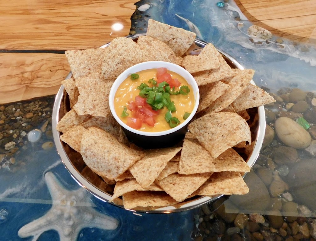 Waves Bar & Kitchen | restaurant | 828 E Long St, Columbus, OH 43203, USA | 6143354111 OR +1 614-335-4111