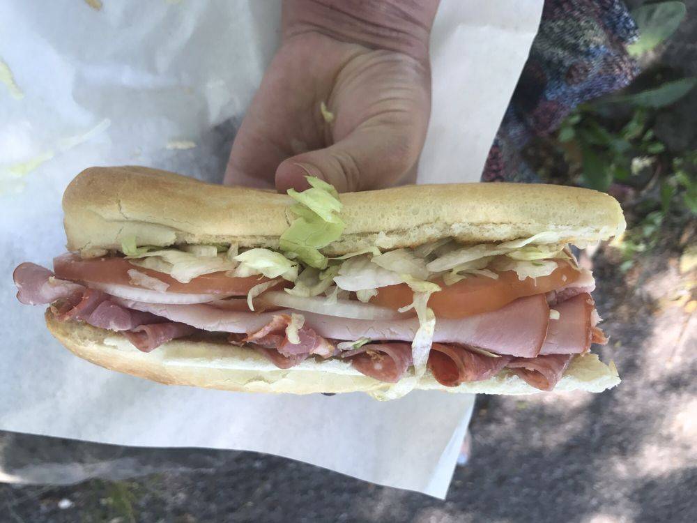 Muscarellas Pizza | restaurant | 6702, 5526 Main St, Williamsville, NY 14221, USA | 7162049020 OR +1 716-204-9020