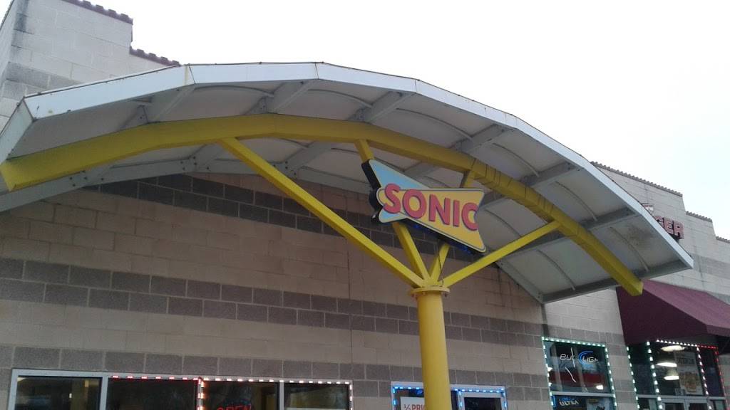 Sonic Drive-In | restaurant | 1920 S Beltline Rd, Dallas, TX 75253, USA | 9722867840 OR +1 972-286-7840