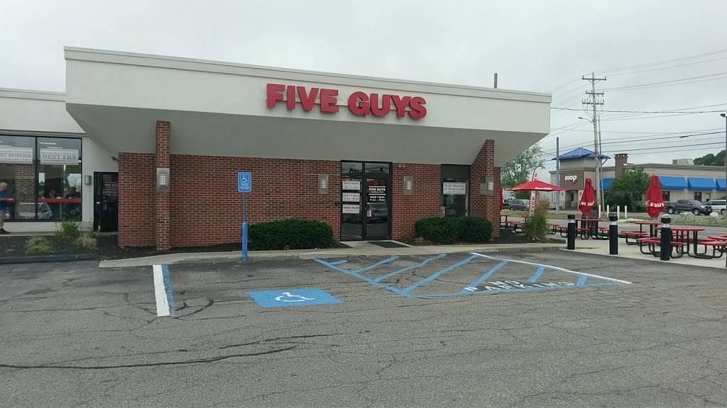 Five Guys | meal takeaway | 198 Maine Mall Rd, South Portland, ME 04106, USA | 2075361012 OR +1 207-536-1012