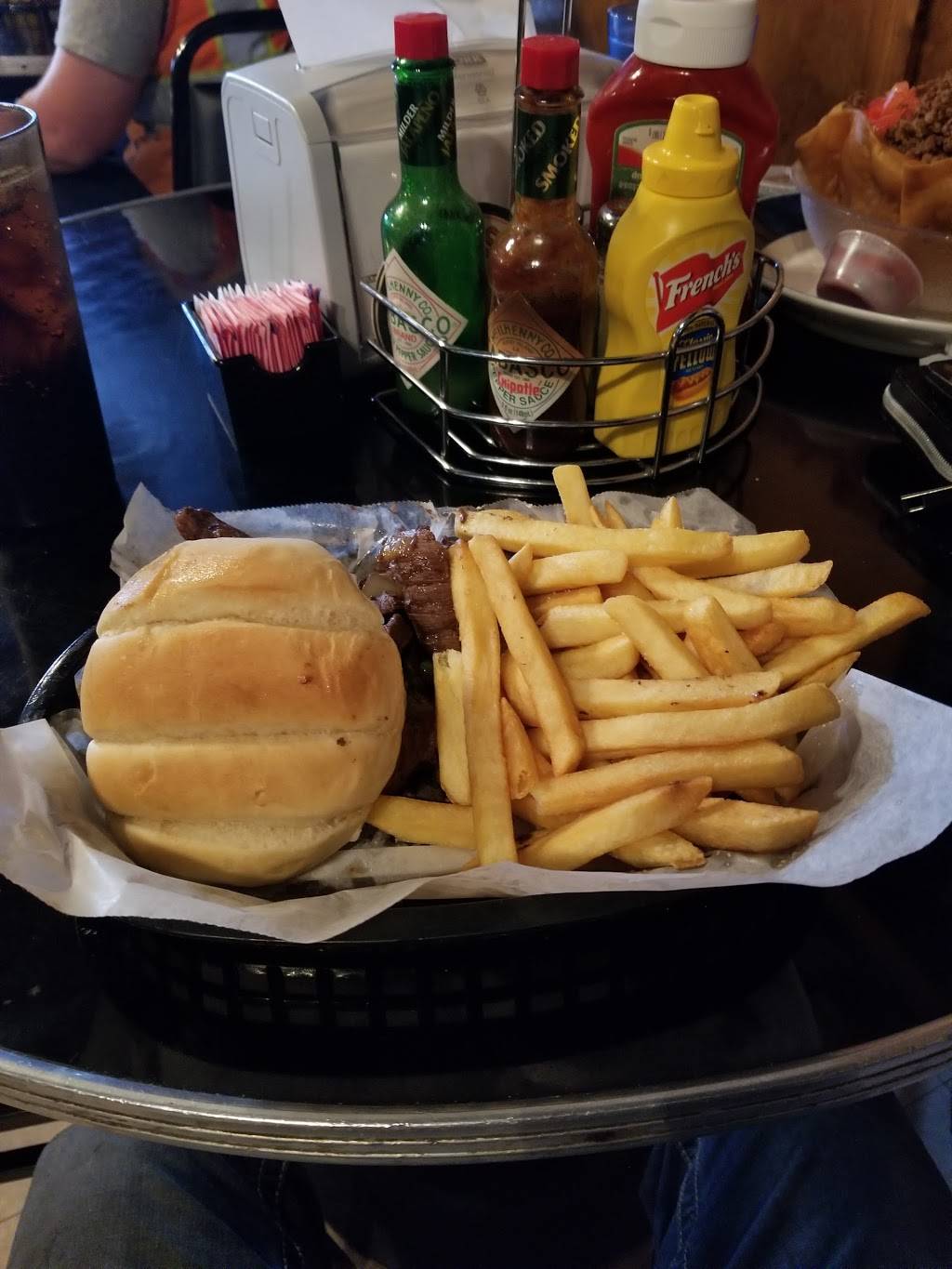 Tilleys Tavern | restaurant | 303 E Main St, Mt Olive, IL 62069, USA | 2179992279 OR +1 217-999-2279