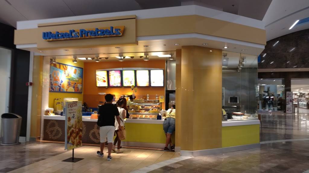 Wetzels Pretzels | restaurant | 1 Garden State Plaza Blvd #9240, Paramus, NJ 07652, USA | 2018430768 OR +1 201-843-0768