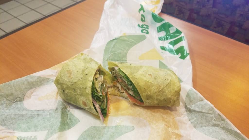 Subway | meal takeaway | 11220 W 135th St, Overland Park, KS 66221, USA | 9134024770 OR +1 913-402-4770