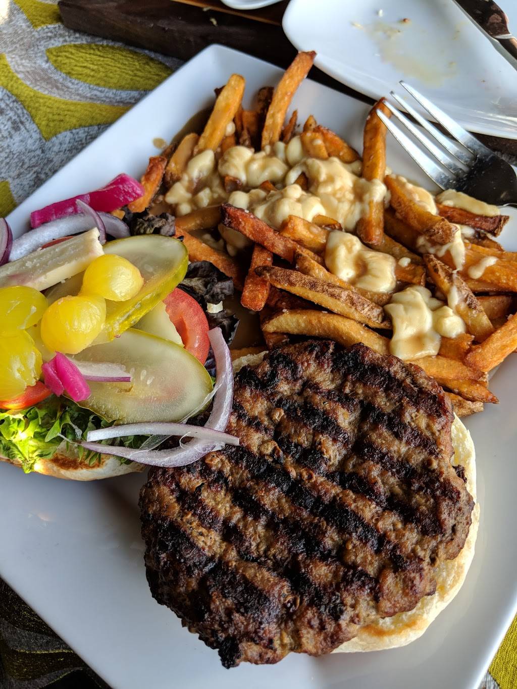 Birdys Fine Casual Dining | restaurant | 449 Dundas St W, Belleville, ON K8P 1B6, Canada | 6137790856 OR +1 613-779-0856