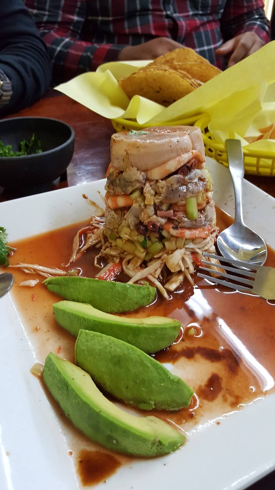 Mariscos Las Doradas | restaurant | 3570 Martin Luther King Jr Blvd, Lynwood, CA 90262, USA | 3106312189 OR +1 310-631-2189