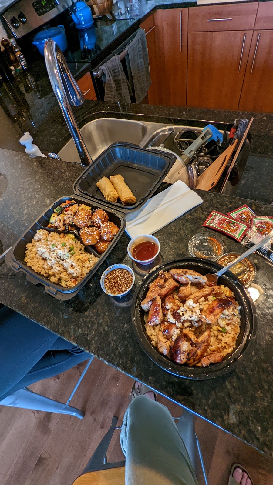 L wok | restaurant | 1010 S 1st St, Milwaukee, WI 53204, USA | 4143384633 OR +1 414-338-4633