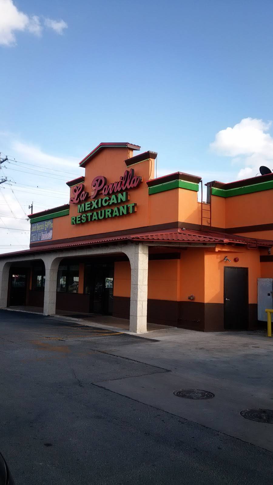La Parrilla Mexican Restaurant | restaurant | 5565 Tezel Rd, San Antonio, TX 78250, USA | 2106473200 OR +1 210-647-3200