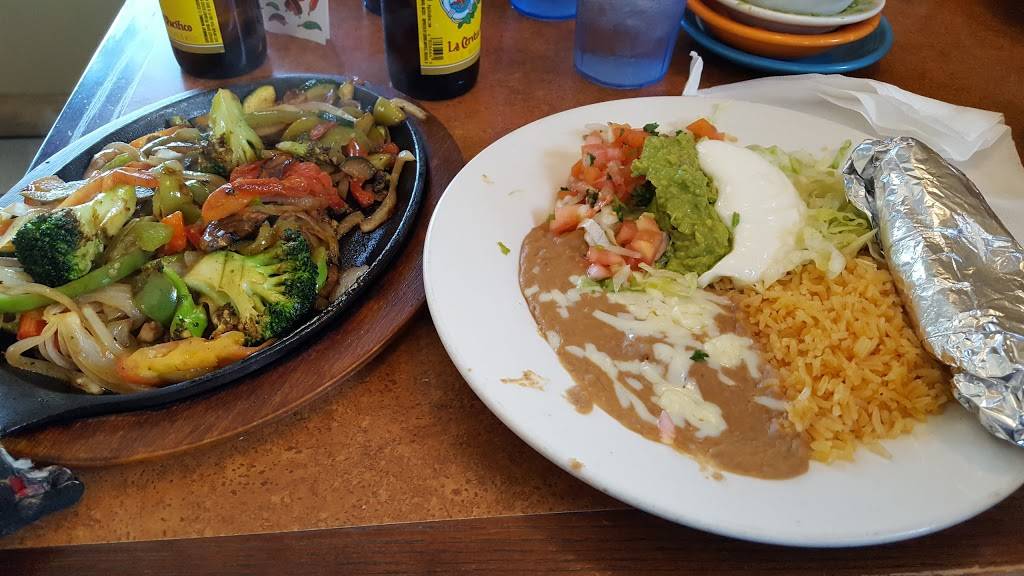 Rancho Nuevo | restaurant | 811 N Main St, Canton, IL 61520, USA | 3096495255 OR +1 309-649-5255