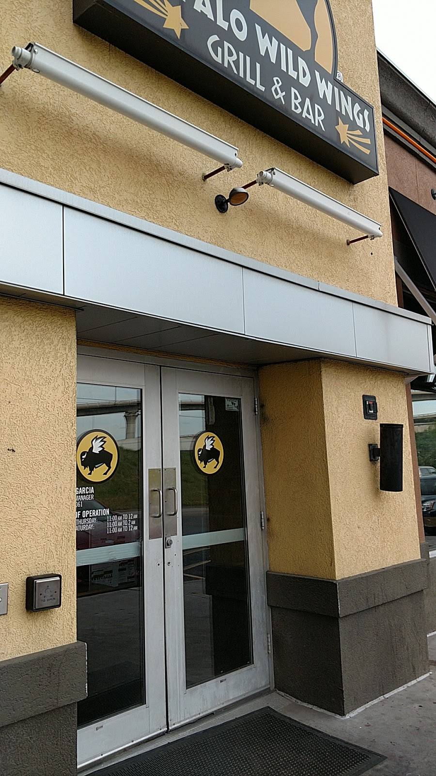Buffalo Wild Wings | restaurant | 7604 I-35 North, Austin, TX 78752, USA | 5123239061 OR +1 512-323-9061