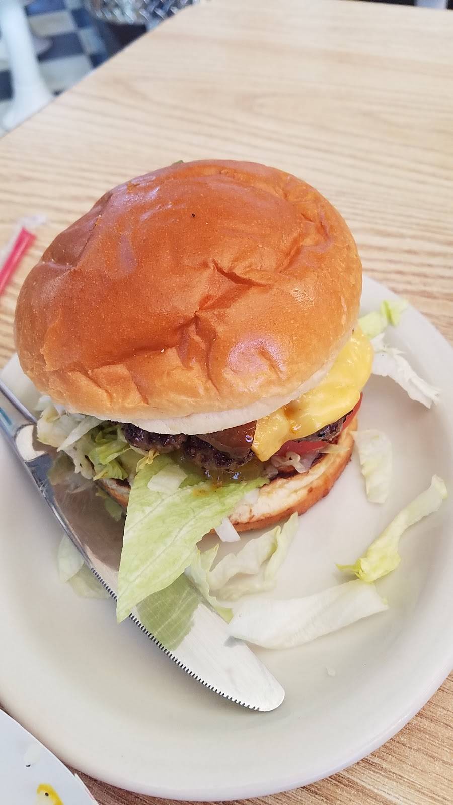 Johnsens Blue Top Drive In | restaurant | 8801 Indianapolis Blvd, Highland, IN 46322, USA | 2198381233 OR +1 219-838-1233