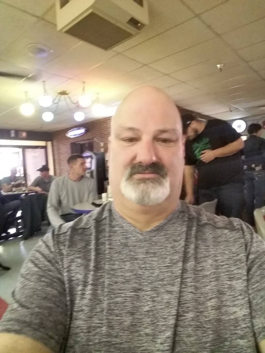 Defiance Recreation Inc | restaurant | 1923 S Jefferson Ave, Defiance, OH 43512, USA | 4197843666 OR +1 419-784-3666