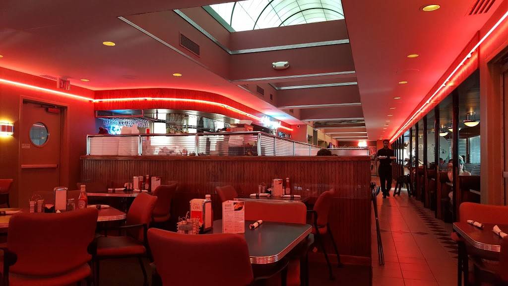 Drake Diner | restaurant | 1111 25th St, Des Moines, IA 50311, USA | 5152771111 OR +1 515-277-1111