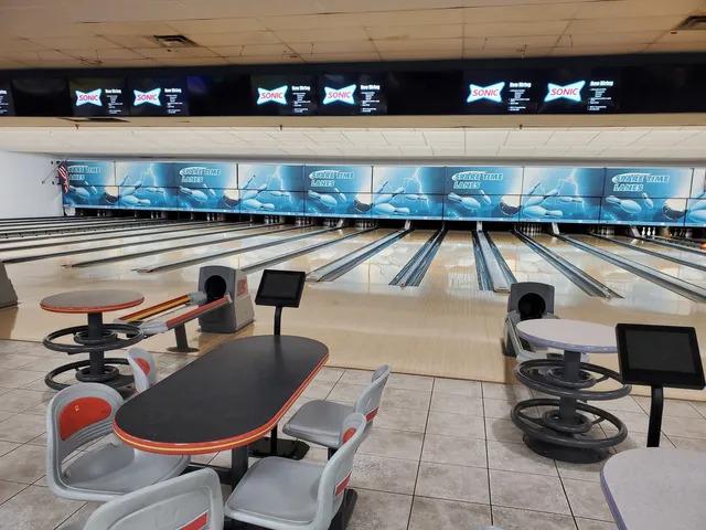 Spare Time Lanes | night club | 2870 N Jasper St, Decatur, IL 62526, USA | 2178753141 OR +1 217-875-3141