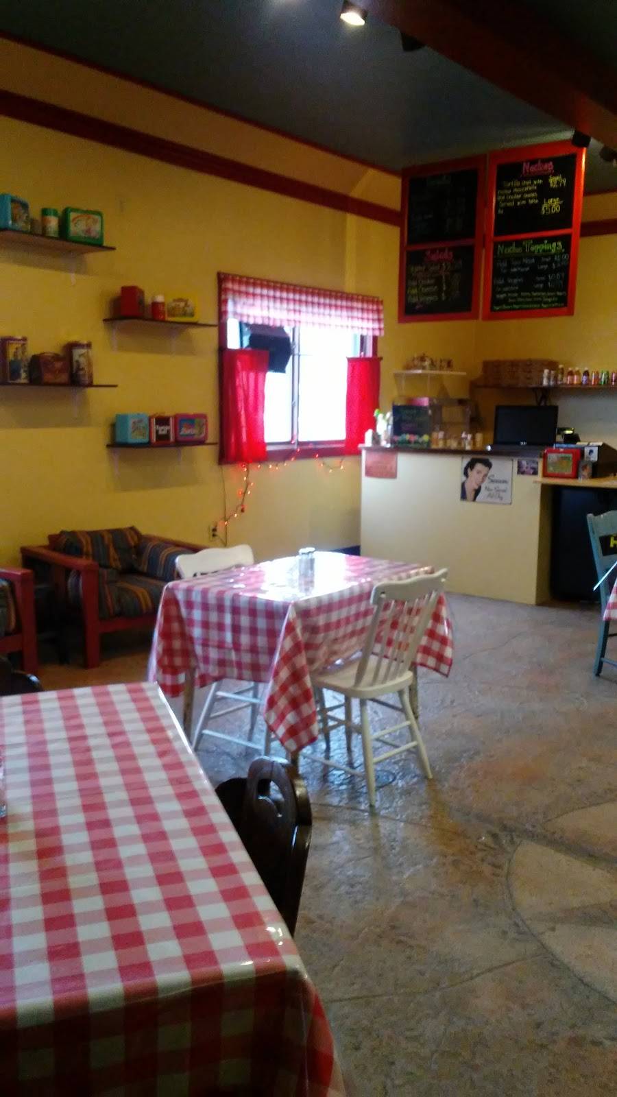 The Lunch Box | restaurant | 901-1099 E Cloverland Dr, Ironwood, MI 49938, USA | 9063648102 OR +1 906-364-8102