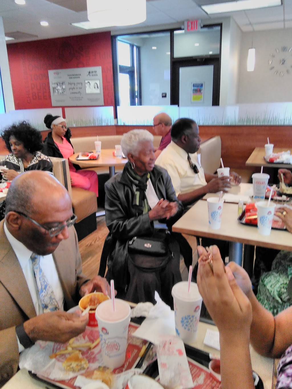 Wendys | restaurant | 116 Peebles St, Pittsburgh, PA 15221, USA | 4122471572 OR +1 412-247-1572