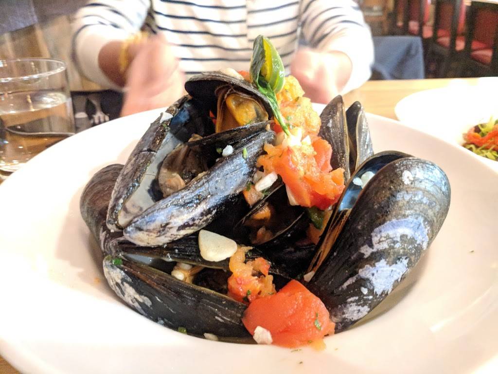 Boulevard Seafood Company | restaurant | 49 W Main St, Somerville, NJ 08876, USA | 9087223300 OR +1 908-722-3300