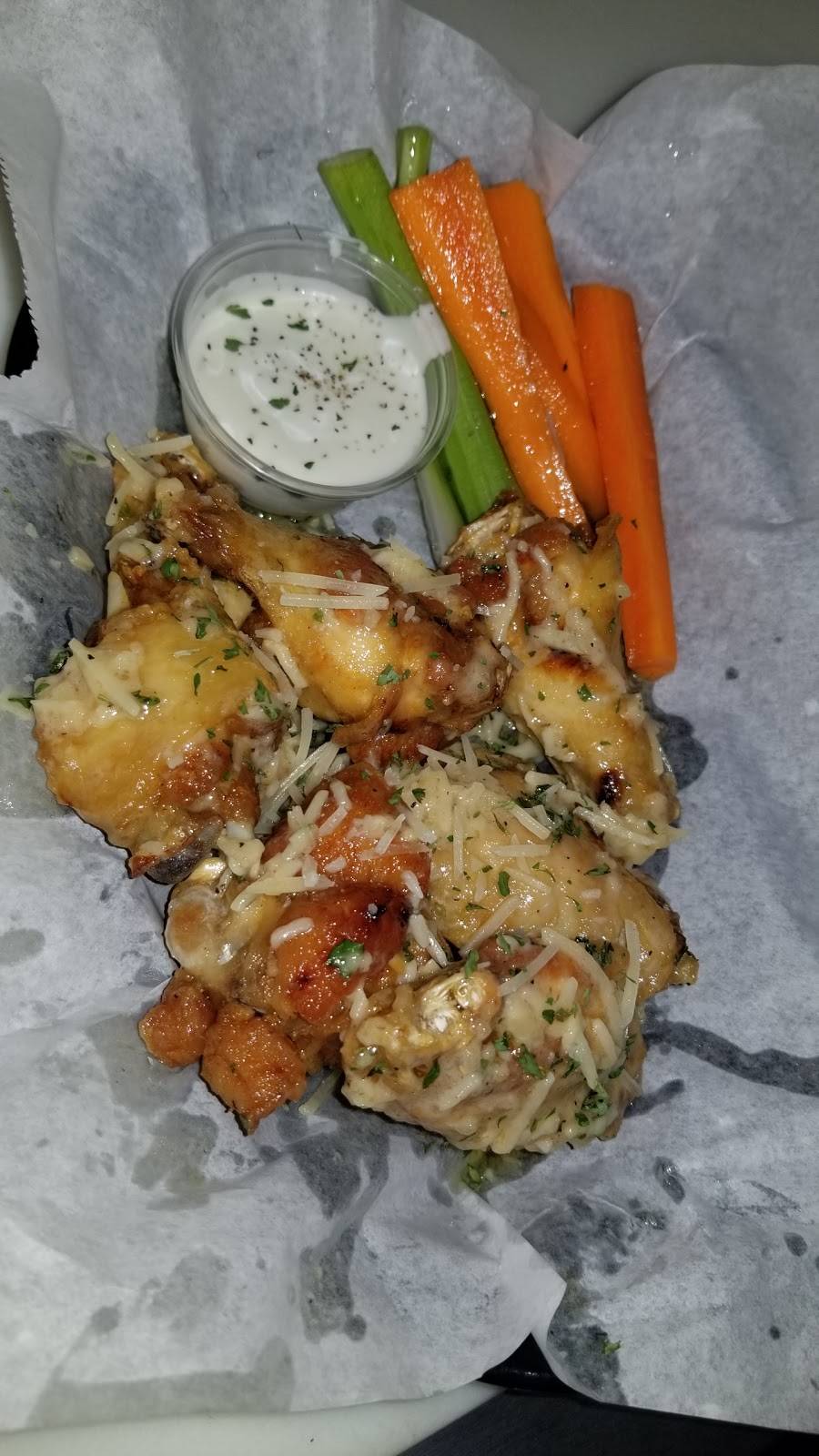 Elis B&W Bar | restaurant | 439 Monroe Ave, Rochester, NY 14607, USA | 5853193542 OR +1 585-319-3542