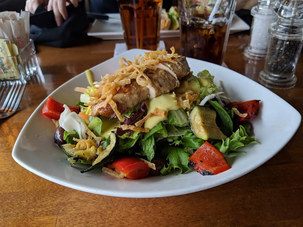 Bâton Rouge Steakhouse & Bar | restaurant | 5385 Rue des Jockeys, Montréal, QC H4P 2T8, Canada | 5147381616 OR +1 514-738-1616