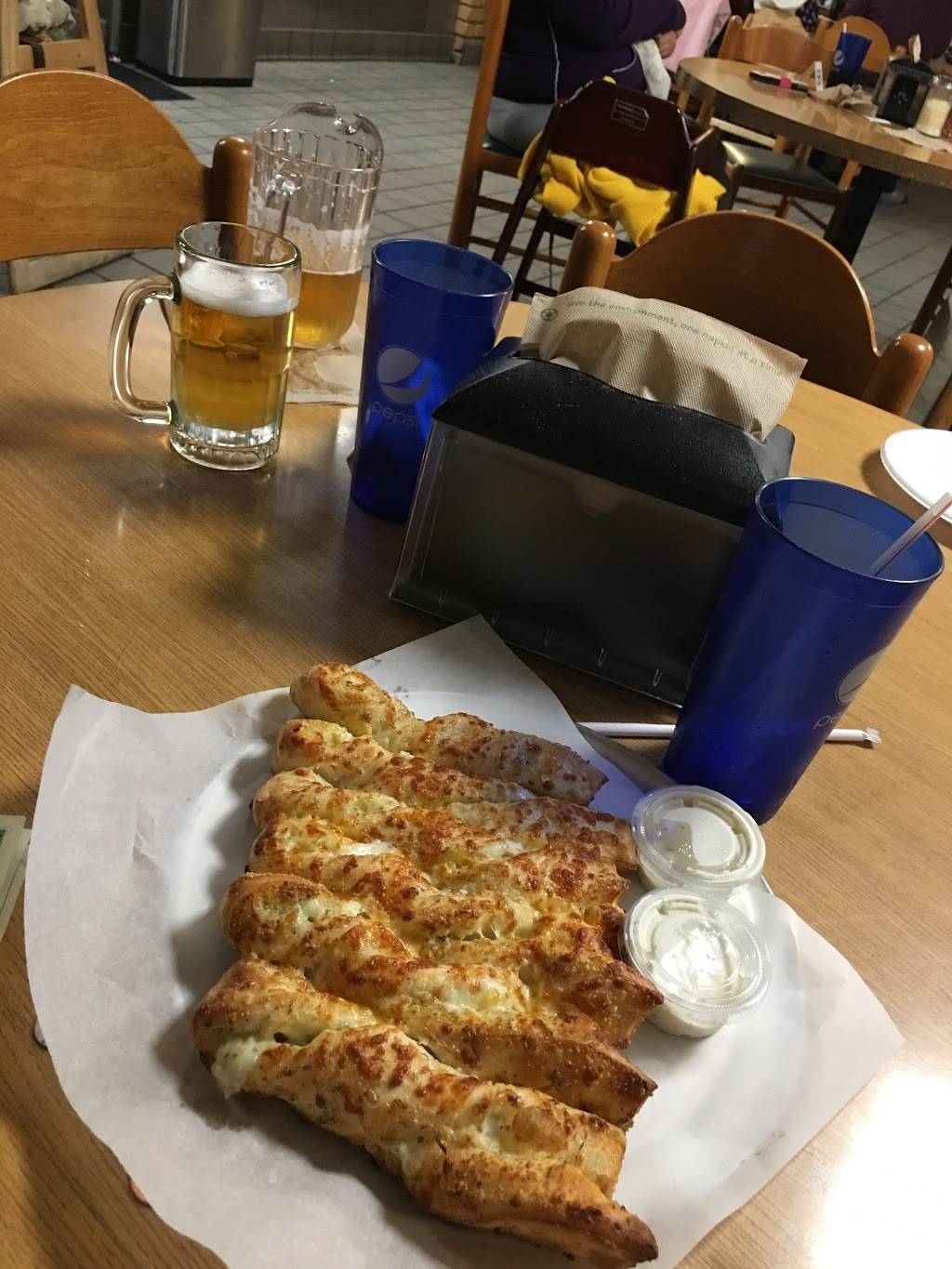 Round Table Pizza | meal delivery | 2351 McKee Rd, San Jose, CA 95116, USA | 4082593940 OR +1 408-259-3940