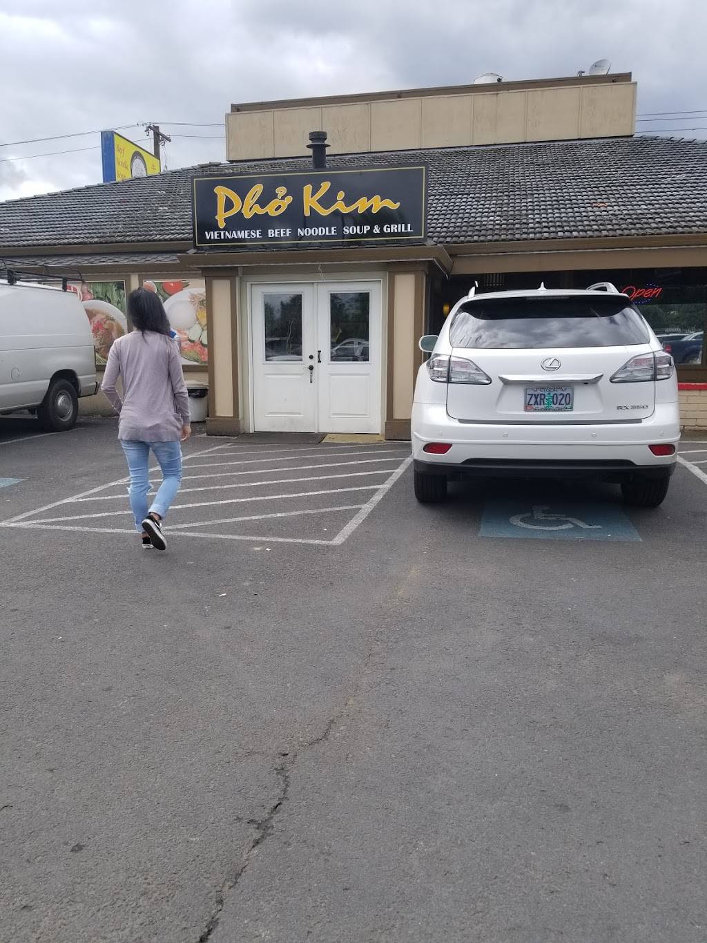 Phở Kim | restaurant | 2204 SE 82nd Ave, Portland, OR 97216, USA | 5039542535 OR +1 503-954-2535