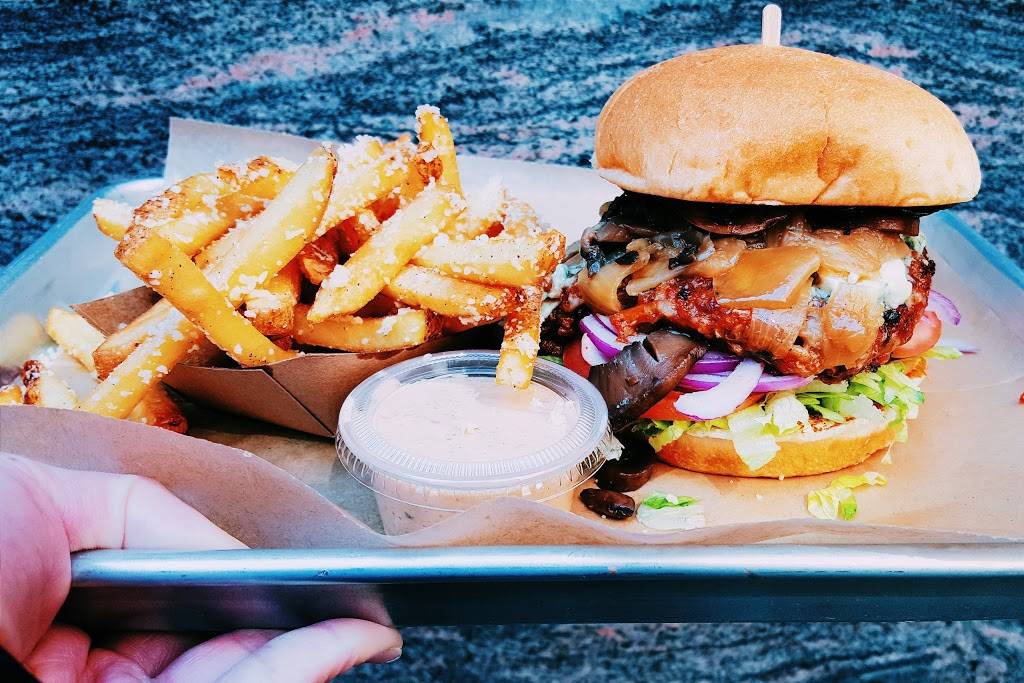 Big Buns Damn Good Burgers | restaurant | 4401 Wilson Blvd, Arlington, VA 22203, USA | 7032763032 OR +1 703-276-3032