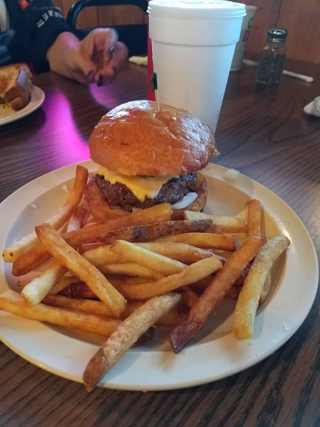 The Haystack | restaurant | 6560 US-51, Millington, TN 38053, USA | 9018720567 OR +1 901-872-0567