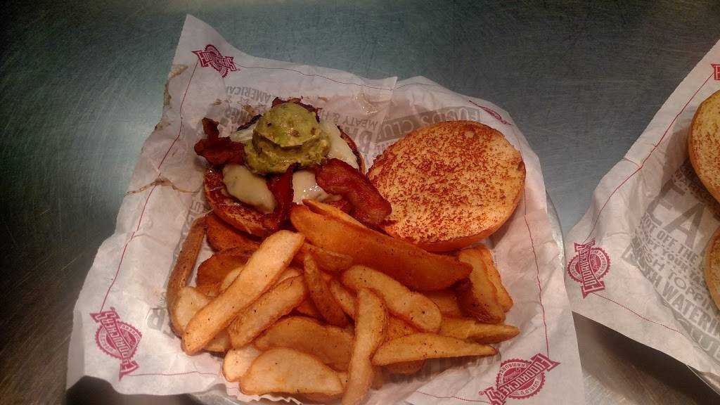 Fuddruckers | restaurant | 8602 Botts Ln, San Antonio, TX 78217, USA | 2108246703 OR +1 210-824-6703